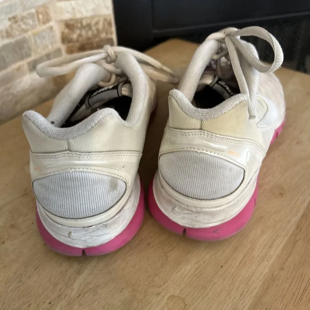 Nike Womens Free TR Fit 429785-101 White Pink Running Shoes Sneakers Sz 9.5M‎